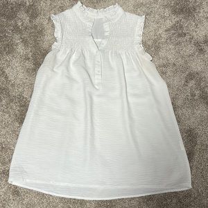 White, detailed sleeveless blouse SZ M